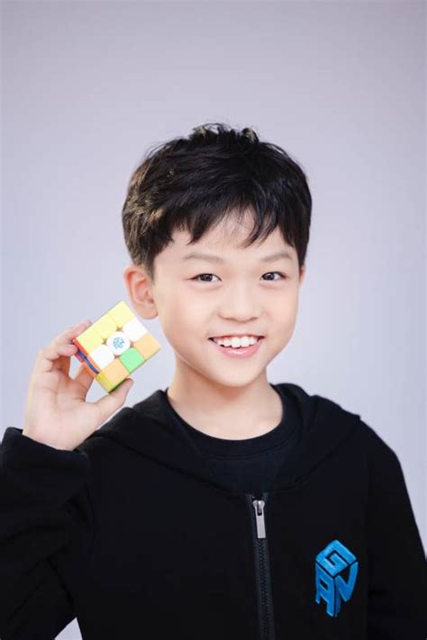 Yiheng Wang (王艺衡) .